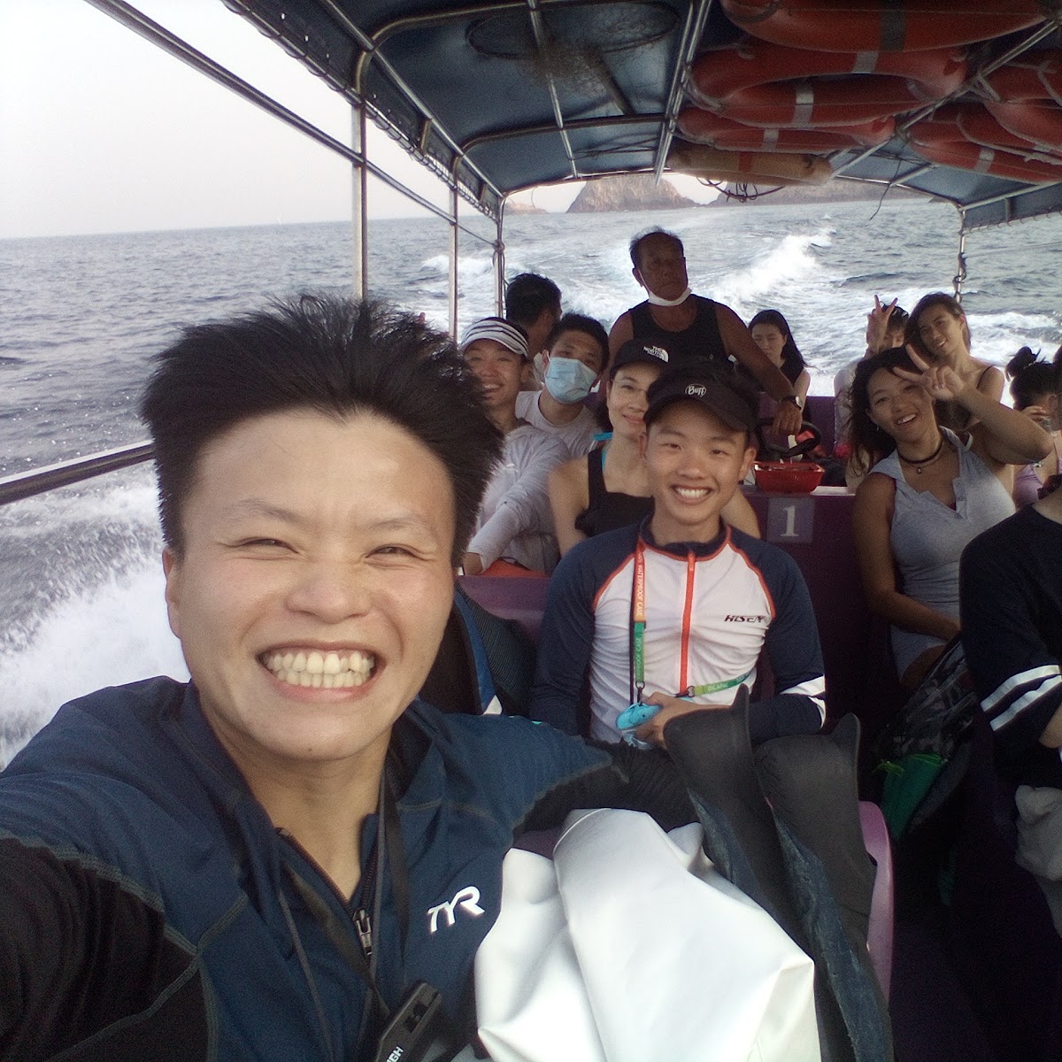 火石洲出海・船上團體自拍